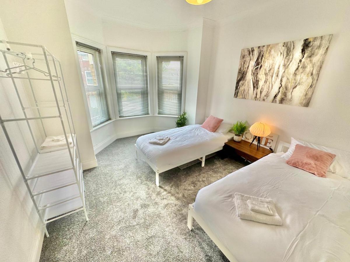 Chic Apartment In Central Bournemouth With Parking Exterior foto